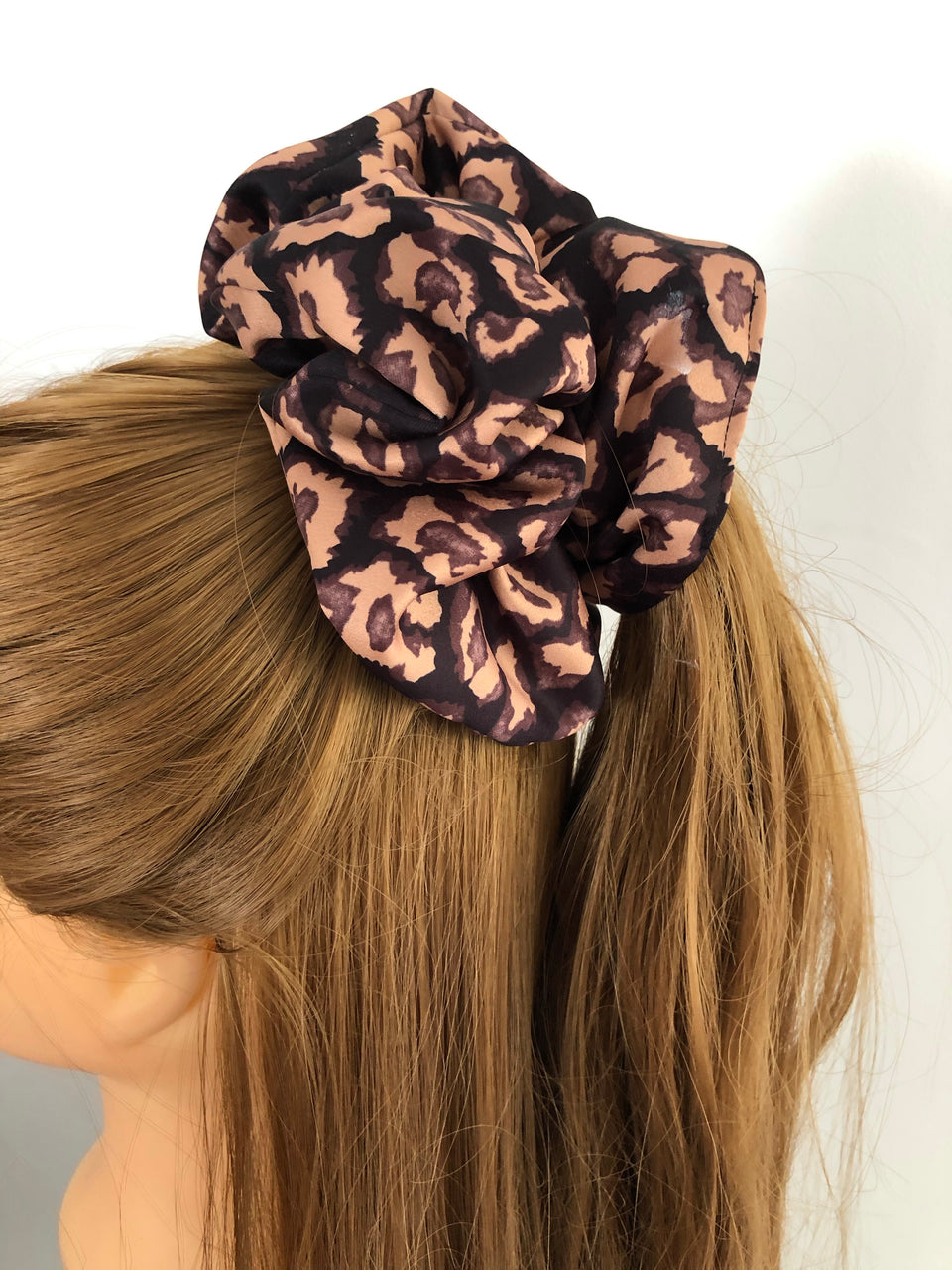 Julie - Oversized Scrunchie