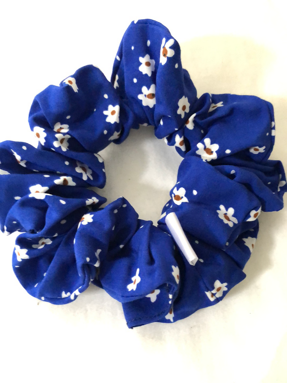 Daisy - Classic Scrunchie